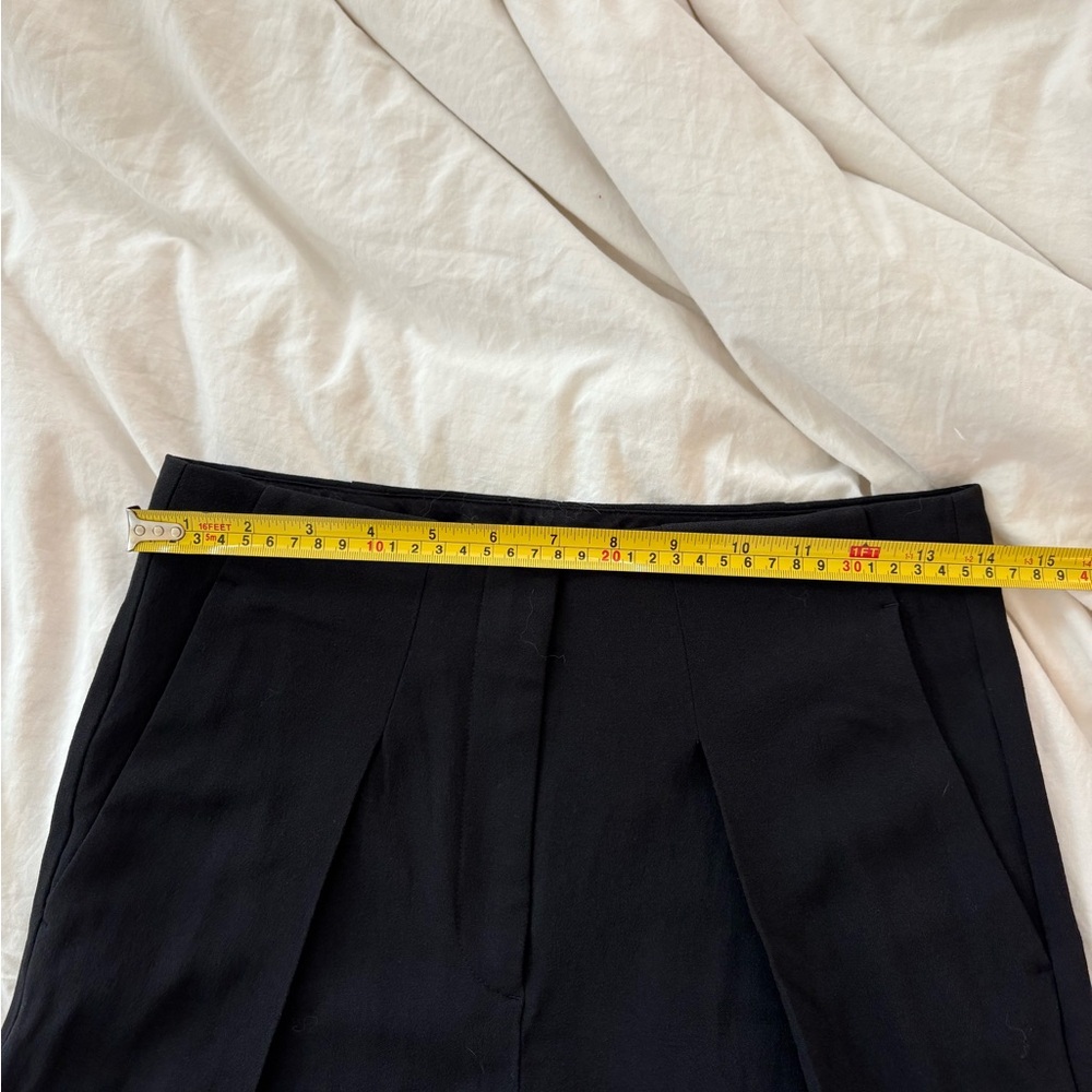 Theory Carrot Pleat pant in Rosina Crepe black 0 (but fits like 2) - Picture 11 of 16